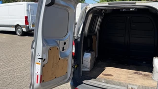 Ford Transit Courier – thumbnail 13
