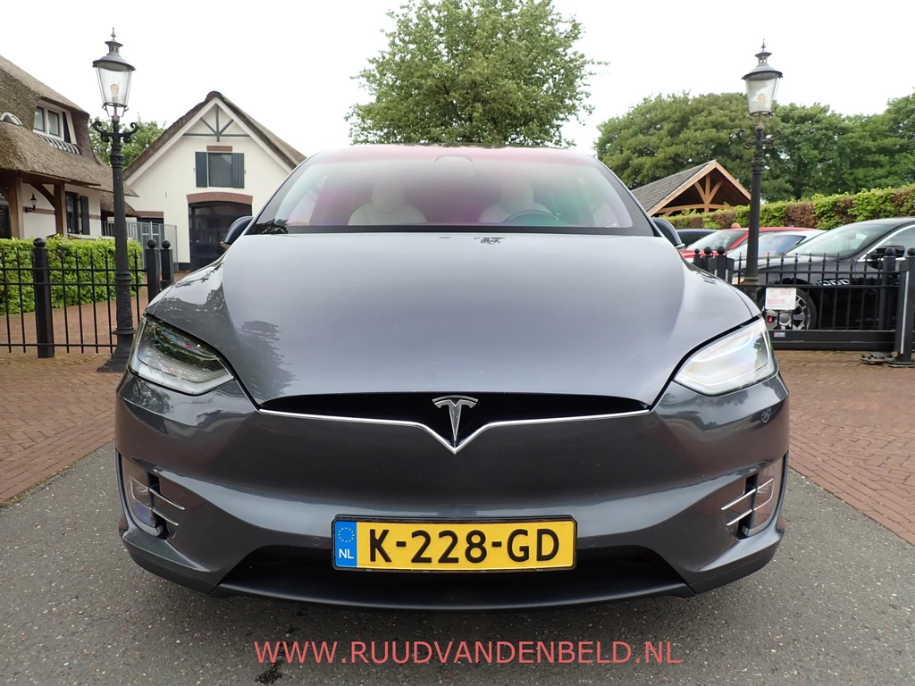 Tesla Model X – foto 8