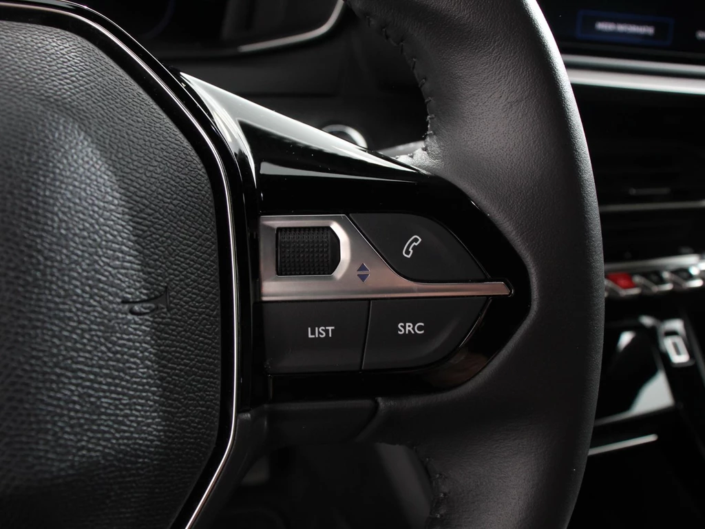 Peugeot e-2008 – foto 17