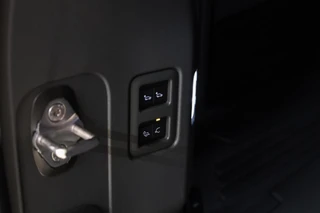 Land Rover Defender – thumbnail 36