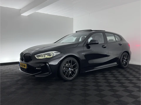 BMW 1 Serie 118i M-Sport-Styling High Executive Edition (INCL-BTW) Aut.*PANO | FULL-LED | DIGI-COCKPIT | HIFI-SOUND | CAMERA | HEATED-SPORTSEATS | NAVI-FULLMAP | AMBIENTLIGHT | PRIVACY-GLASS | ECC | CARBON-INLAY | PDC | CRUISE | DAB | 18"ALU*