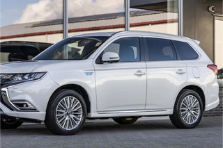 Mitsubishi Outlander – thumbnail 3