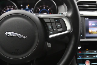 Jaguar F-PACE – thumbnail 15