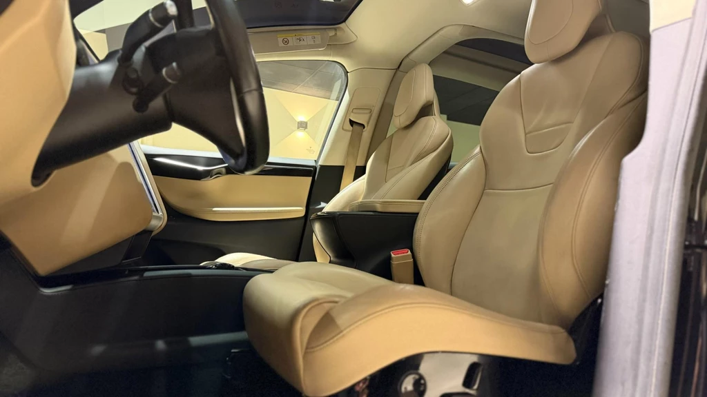 Tesla Model X – foto 16