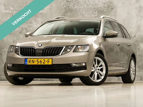 Škoda Octavia Combi 1.0 TSI Greentech Sport (APPLE CARPLAY, GROOT NAVI, CLIMATE, STOELVERWARMING, SPORTSTOELEN, GETINT GLAS, PARKEERSENSOREN, CRUISE, NIEUWSTAAT)