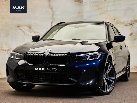 BMW 3-serie Touring 330e xDrive M Sport , M stoelen, pano, 19", tr.haak, keyless, carbon, memory, LED-kopl.