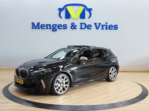 BMW 1 Serie M135i xDrive Business Edition ORG NL Airco ECC | Panorama | Harman Kardon | Keyless | Camera | Adaptive Cruise | Stuur\Stoel Verwarming