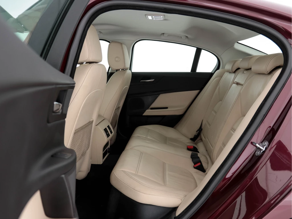 Jaguar XE – foto 9