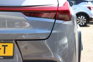 Lexus UX – thumbnail 30