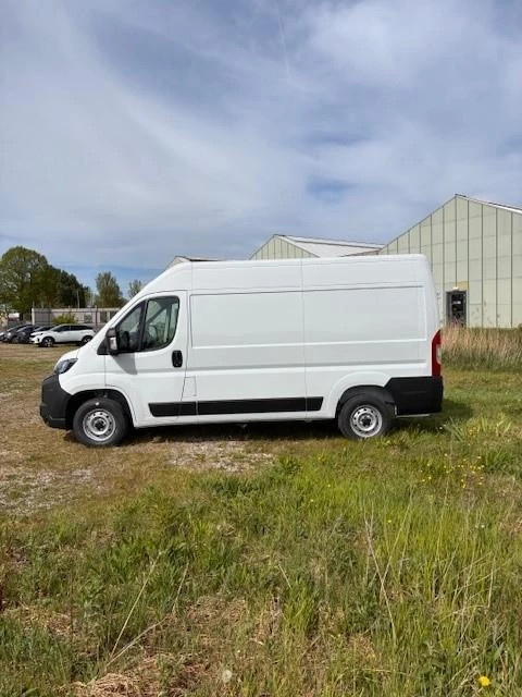 Peugeot Boxer 2.2 BlueHDi 140 S&S L2H2 3.3t | Achteruitrijcamera | Parkeersensoren | Climate control | Cruise control | Climate control | Spraakbediening | Trekhaak