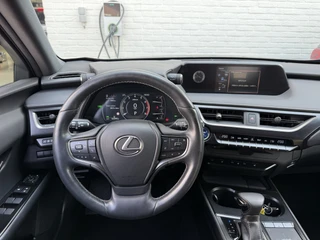 Lexus UX – thumbnail 12