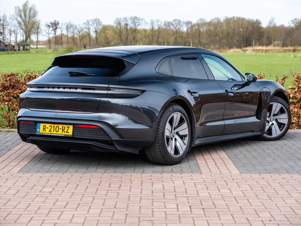 Porsche Taycan – foto 12