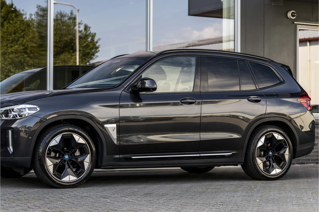BMW iX3 – foto 4