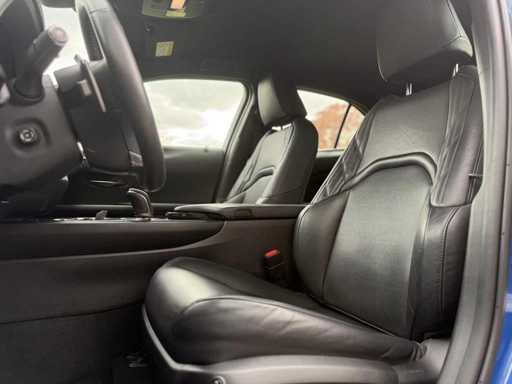 Lexus UX – foto 11