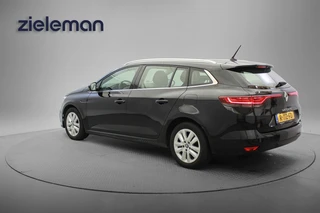Renault Megane E-Tech – thumbnail 3