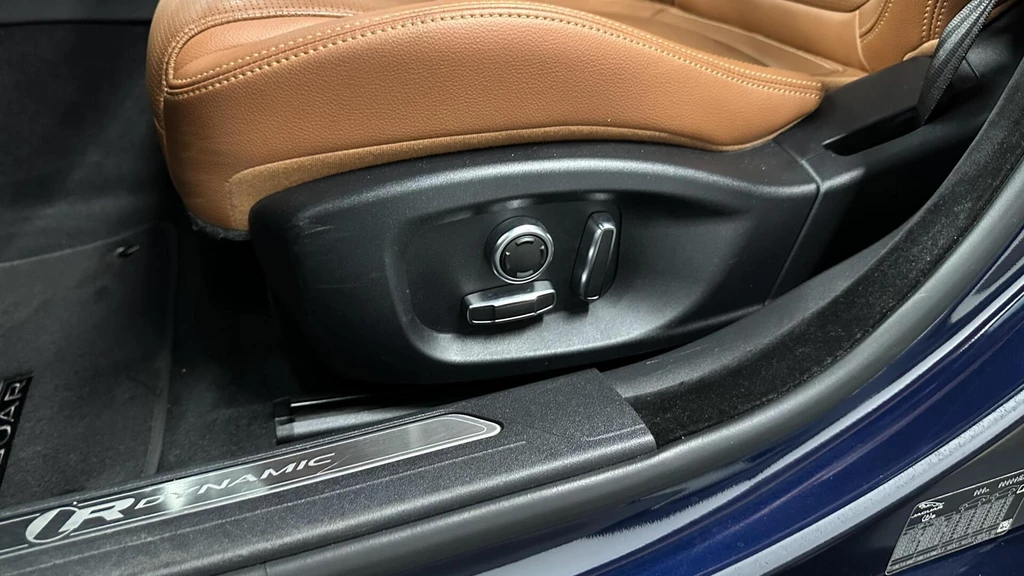 Jaguar XE – foto 29