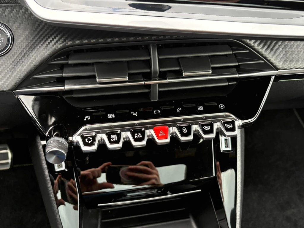 Peugeot e-208 – foto 31