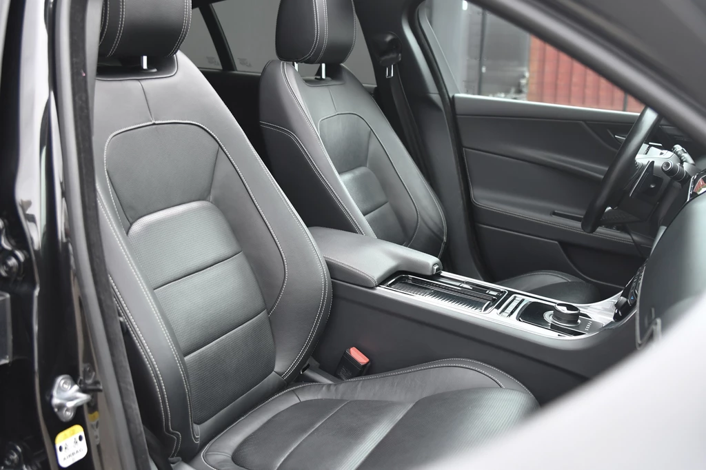 Jaguar XE – foto 15