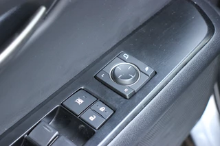 Lexus UX – thumbnail 32