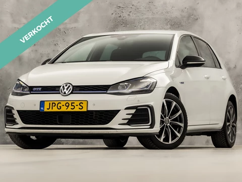Volkswagen Golf 1.4 TSI PHEV GTE 204Pk Automaat (VIRTUAL COCKPIT, APPLE CARPLAY, GROOT NAVI, KEYLESS, CAMERA, STOELVERWARMING, SPORTSTOELEN, ADAPTIVE CRUISE, GETINT GLAS, NIEUWSTAAT)