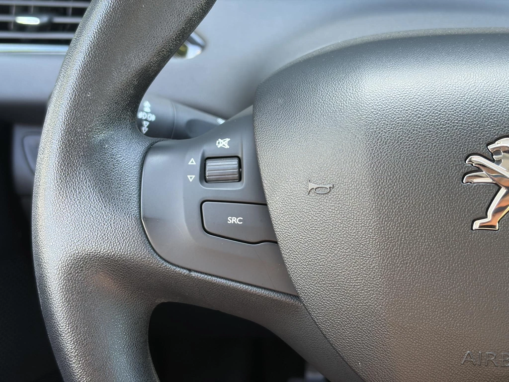 Peugeot 208 – foto 24