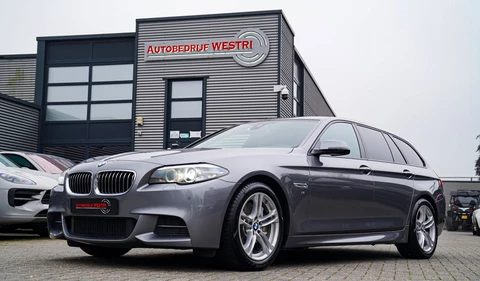 BMW 5-serie Touring 528i High Executive | Stand Kachel | Softclose | M pakket | Achterbank verwarming | Memory | Camera