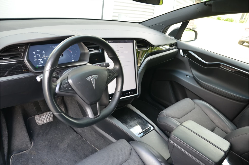 Tesla Model X – foto 12