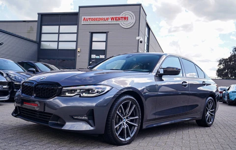 BMW 3-serie 320i High Executive Edition | LED | Luxe Leder | Stoelverwarming | PDC | Cruise control |