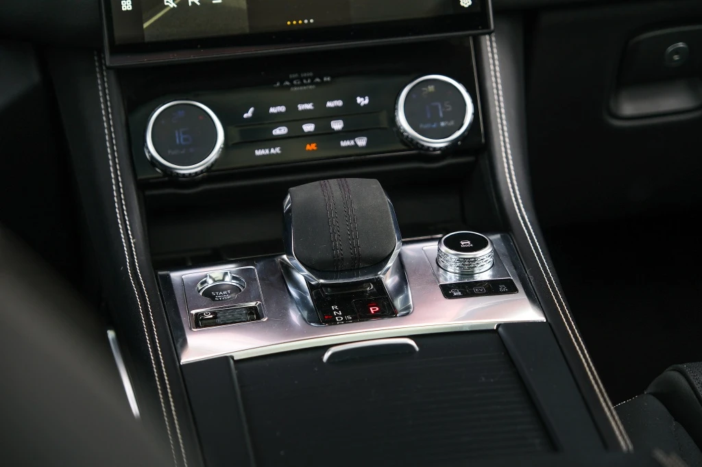 Jaguar F-PACE – foto 22