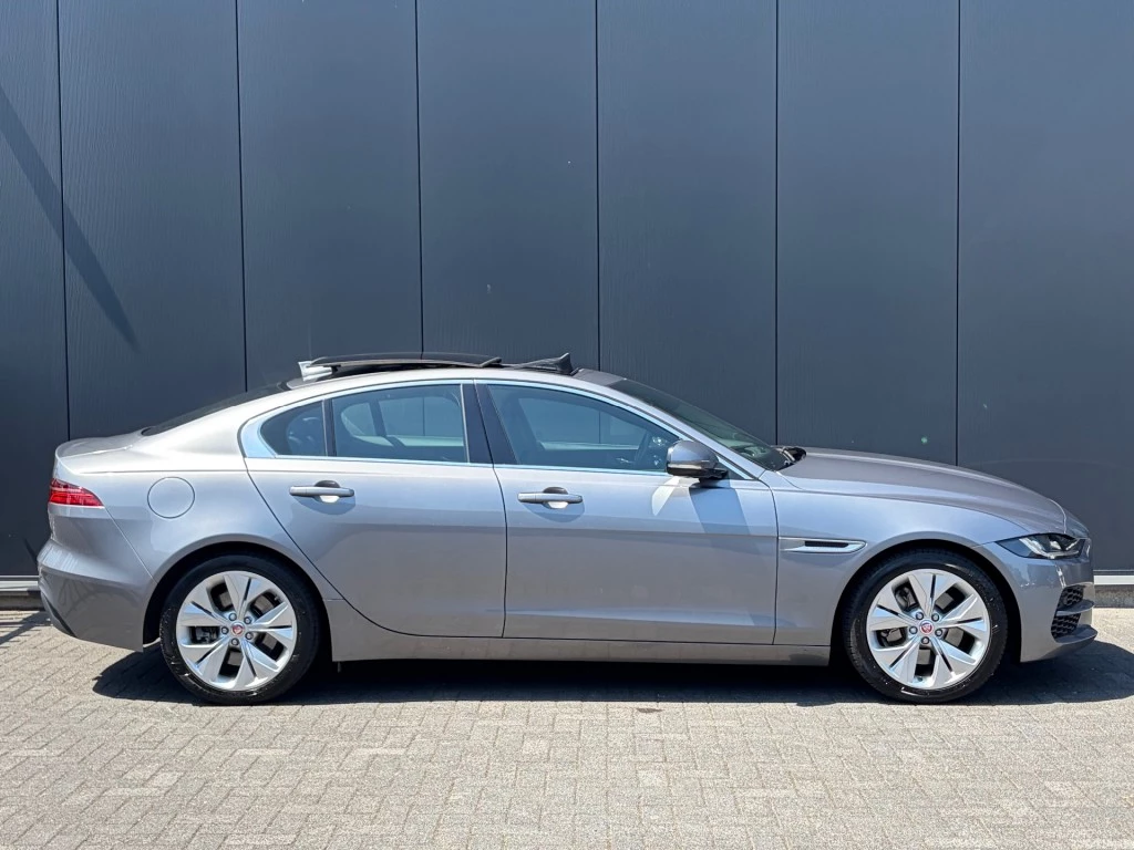 Jaguar XE – foto 3