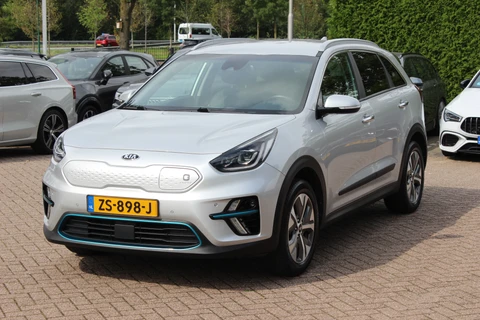 Kia e-Niro ExecutiveLine 64 kWh / SoH 95,5 % / Camera / Leder / Keyless / Stoelventilatie / Navigatie / Dodehoek / DAB / Cruise Control / Warmtepomp