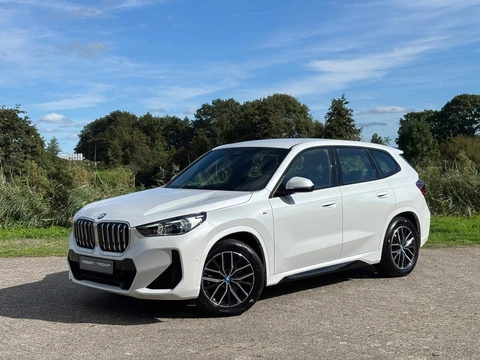 BMW IX1 XDrive30 M Sport - Mineralweiss - Leder/Trekhaak - Nwstaat