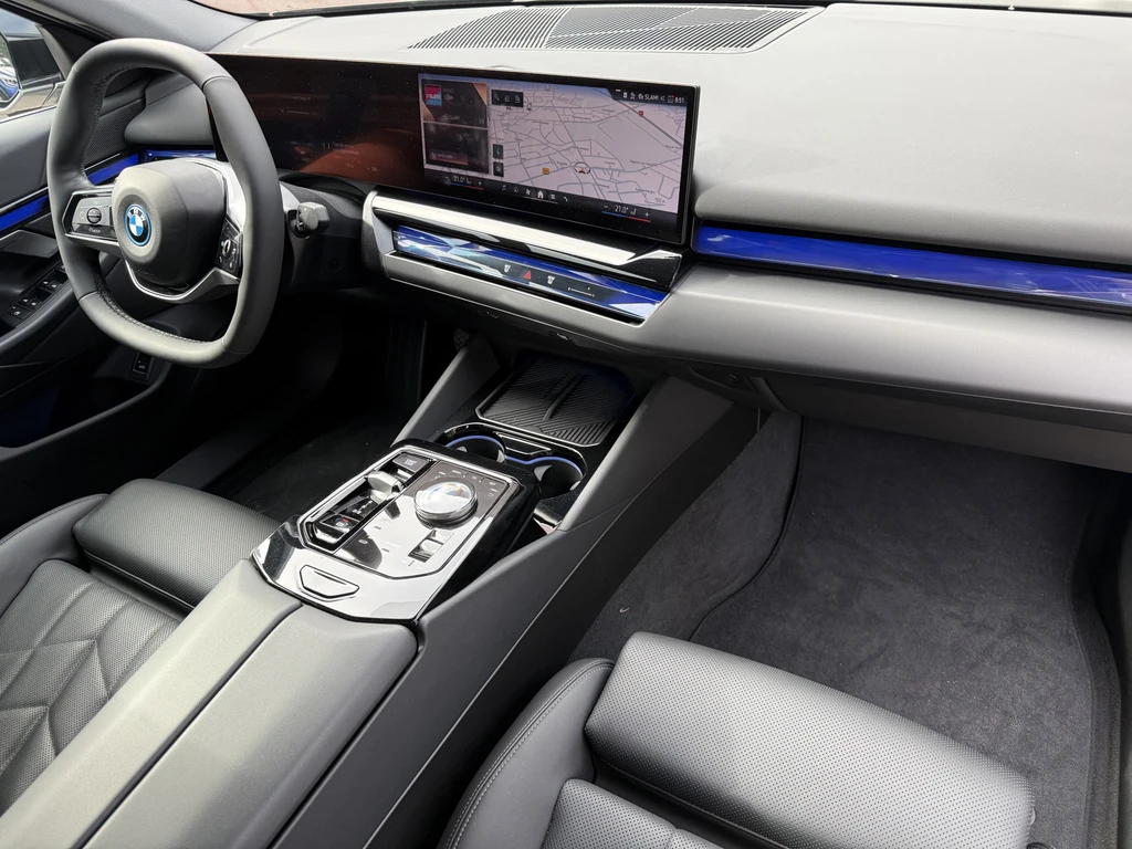 BMW i5 – foto 17