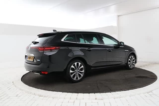 Renault Megane E-Tech – thumbnail 4