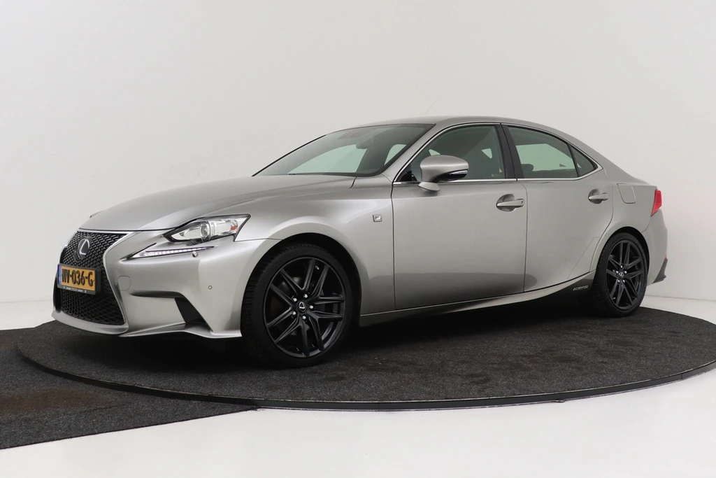 Lexus IS – foto 2