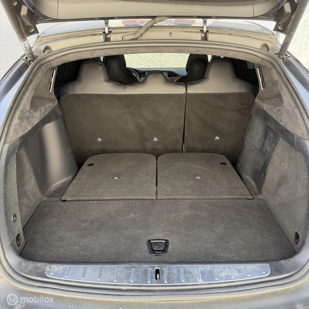 Tesla Model X – foto 15