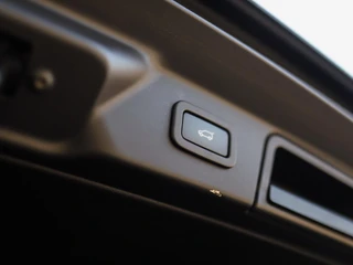 Land Rover Range Rover Velar – thumbnail 28