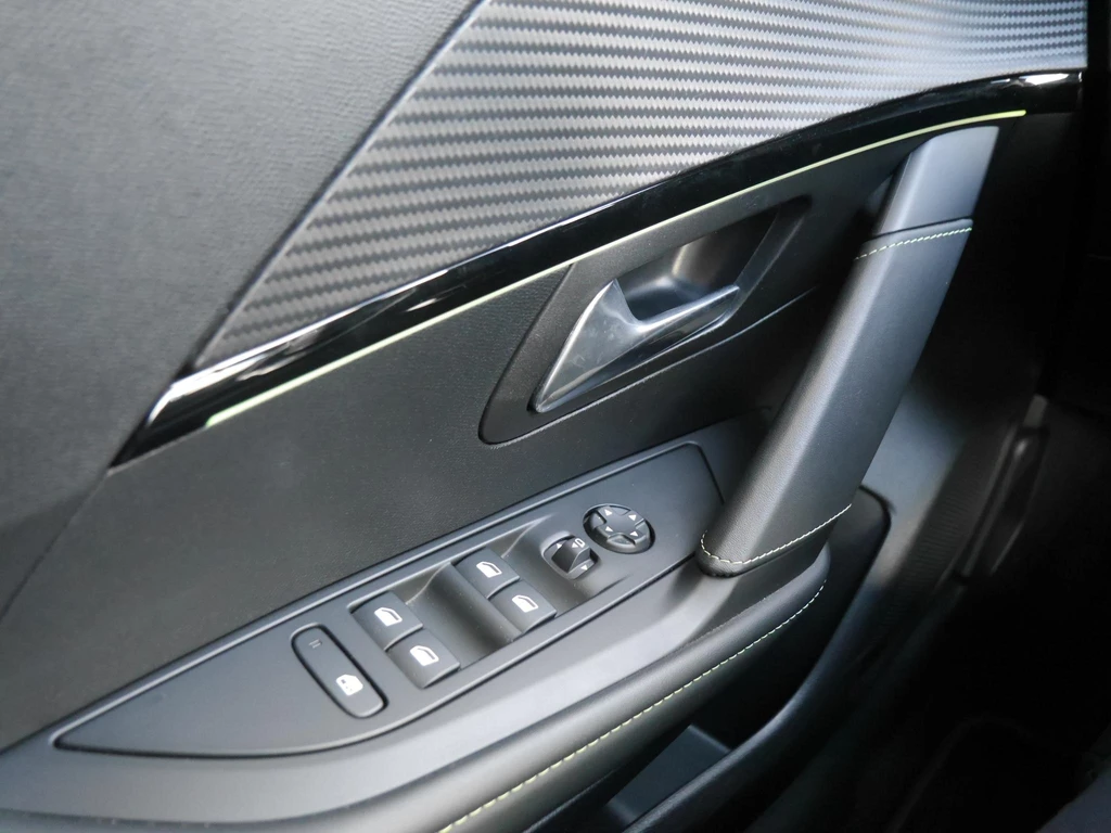 Peugeot e-208 – foto 18