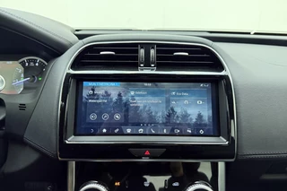 Jaguar XE – thumbnail 26