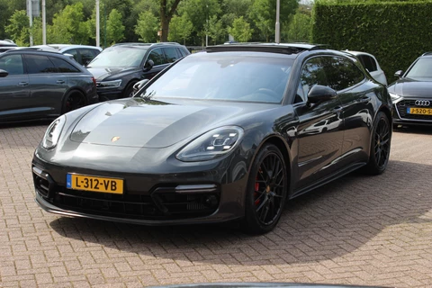 Porsche Panamera Sport Turismo 4.0 GTS / Panoramadak / Camera / Luchtvering / Softclose / Bose / Keyless / 21'' / Sportchrono+Design / Stoel+Stuurverwamring / Dodehoek / DAB / ACC