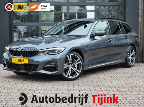 BMW 3 Serie Touring 330e M-Sport Touring Plus | LED | Pano | Trekhaak | Stoelverwarming | Shadow-Line | Park Assist | Driving Assistant | Vol |