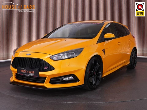 Ford Focus 2.0 296pk ST-3 |Stage 2 REVO|Milltek|Maxton|Apple Carplay & Android Auto|Cruise control|Elektrische stoelen|Winterpakket|19"|