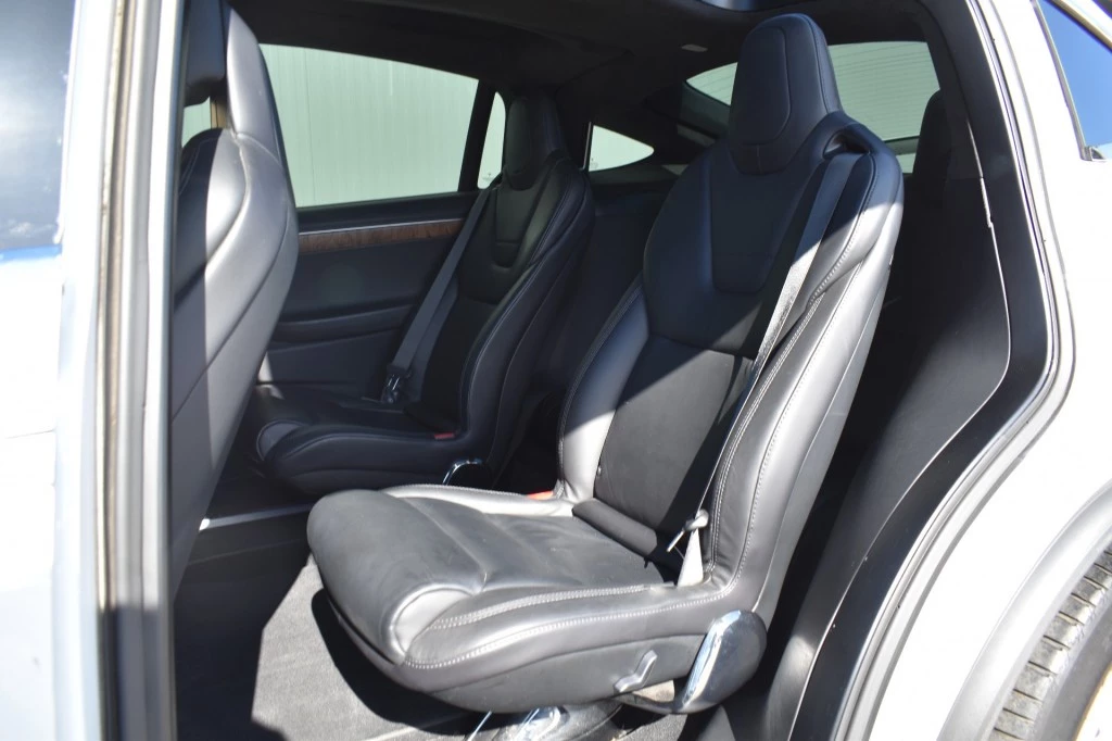 Tesla Model X – foto 15