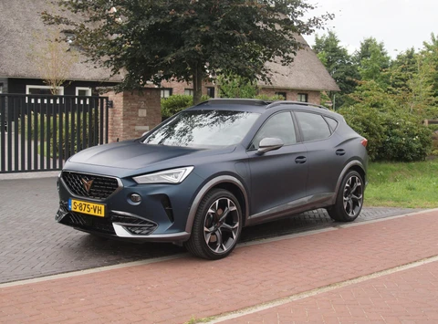 CUPRA Formentor 1.4 e-Hybrid VZ Black Edition | Panoramadak | Trekhaak | Camera | Sfeerverlichting | Leer | NL-Auto |