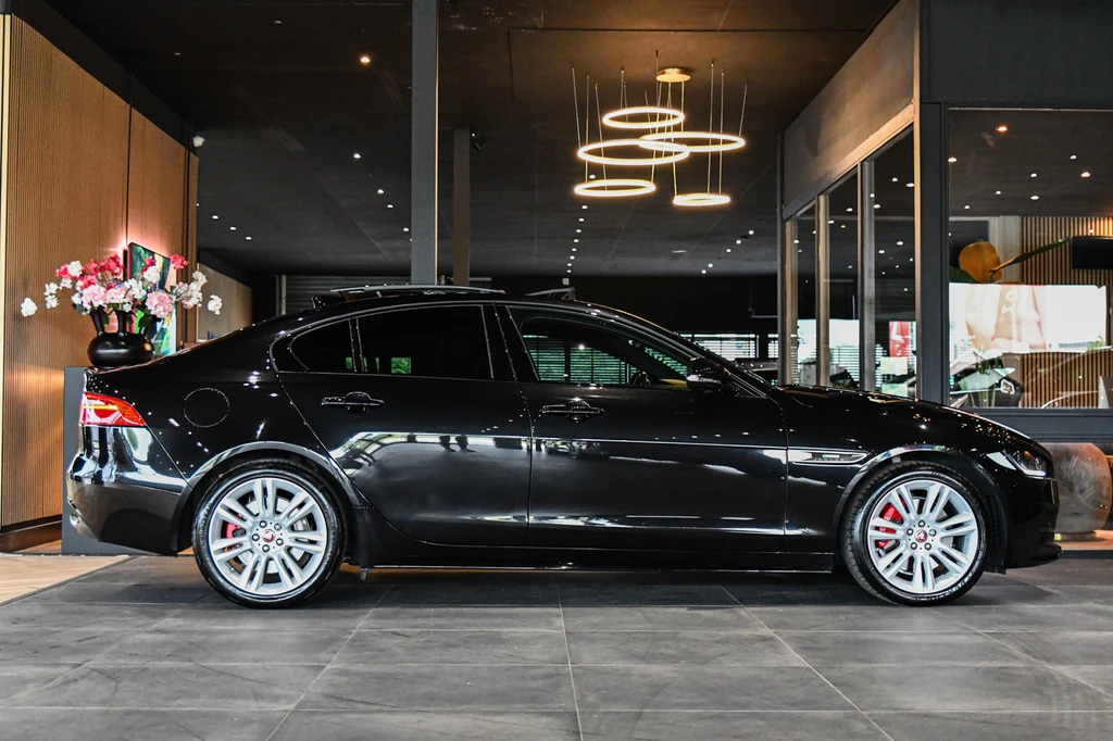 Jaguar XE – foto 9