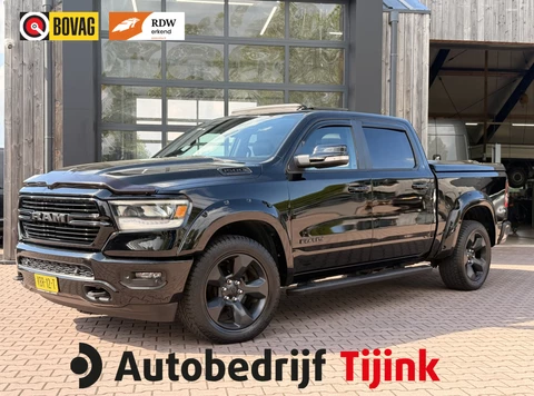 Dodge Ram 1500 5.7 V8 4x4 Crew Cab Big Horn | Pano | Trekhaak | Leder | App-connect | Keyless | Camera | Sidesteps | Navi | Stoelverwarming | Black Pack |