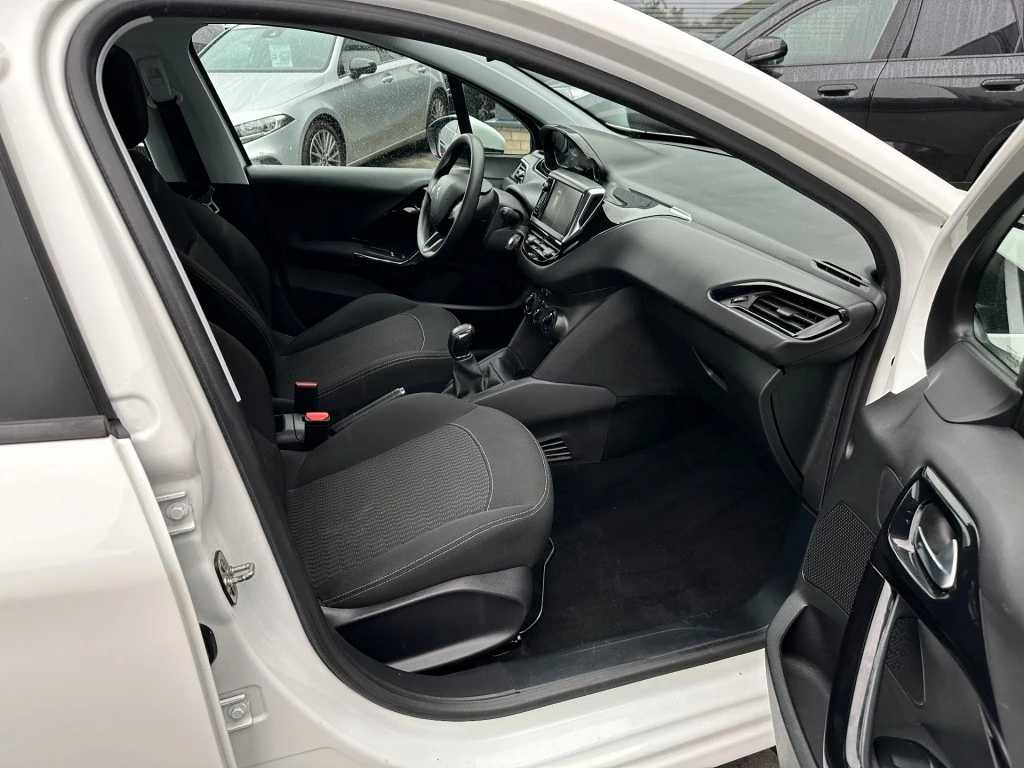Peugeot 208 – foto 9