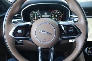 Jaguar F-PACE – thumbnail 44