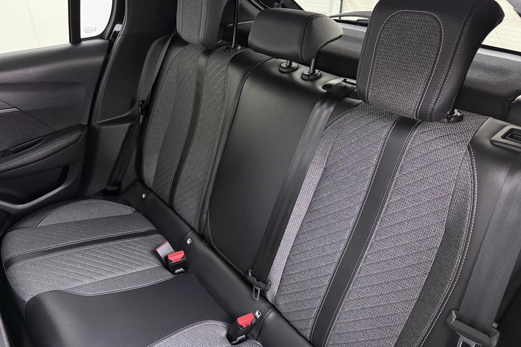 Peugeot e-208 – foto 12