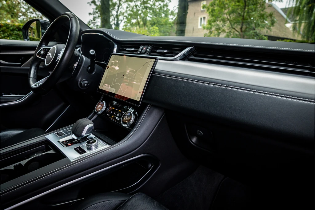 Jaguar F-PACE – foto 18